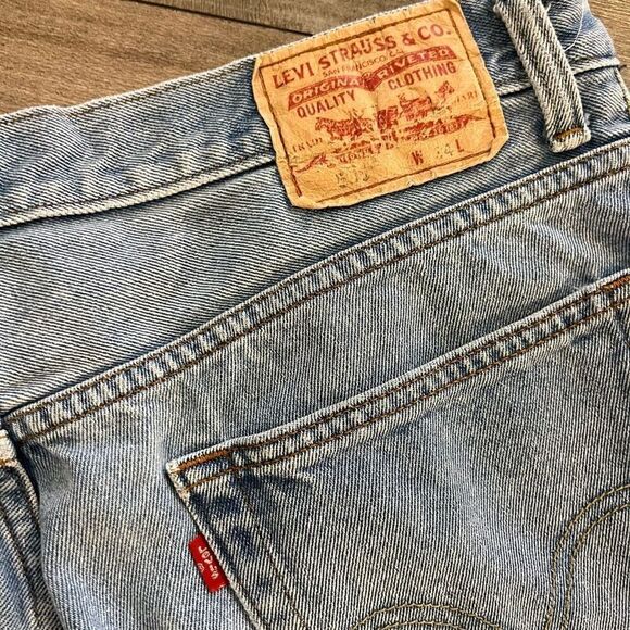 Vintage Levi 550 Light Wash Denim Shorts Men 34 - Picture 6 of 6